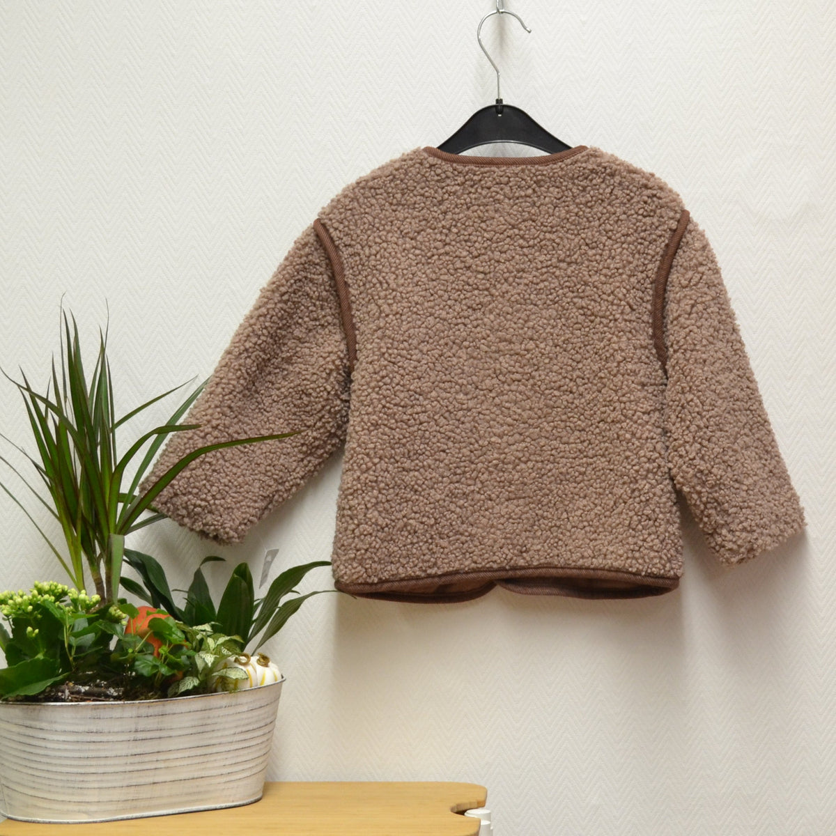 ZARA Kinder-Teddyjacke Beige/Braun – Gr. 104